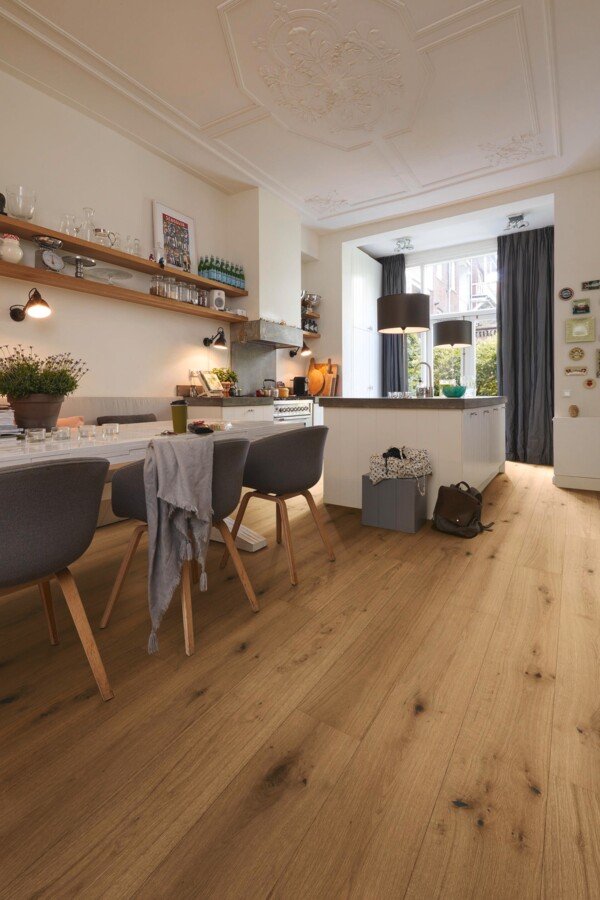 Interior contemporáneo con suelo de madera MEISTER